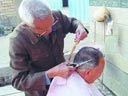 [帕病与我征文] 范帅斌: 爷爷曾经是理发师，现患有帕金森病，期待大家的帮助